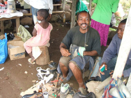 shoe-menderkack-market